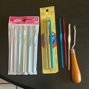 Crochet Hook Set with Wooden Handle